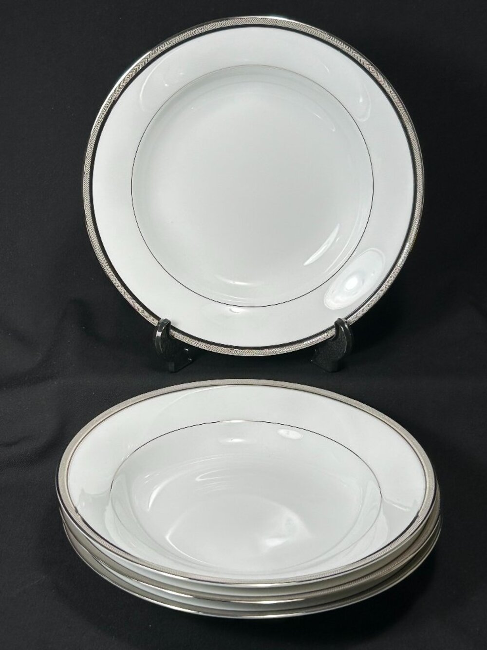set of 4 beautiful rimmed soup bowls. Noritake 4320 Renwick platinum